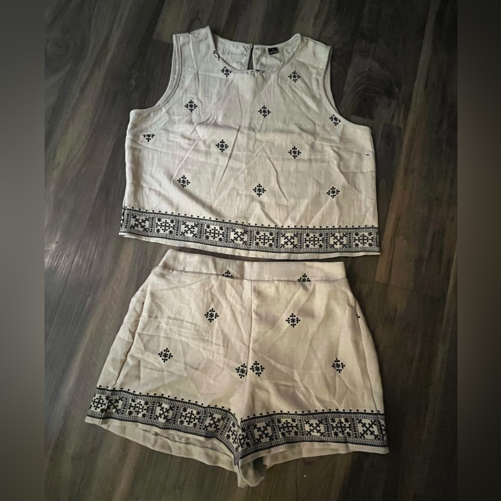 Top and Shorts Set Tan and Black Patterned Women’s Size Large